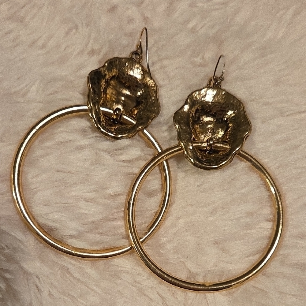 Gold Lion Head Hoop Earrings - Picture 3 of 4